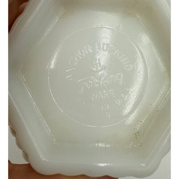 Anchor Hocking Fire-King Embossed Grape & Vine Pattern Milk Glass Hexagonal Vase - Picture 7 of 8